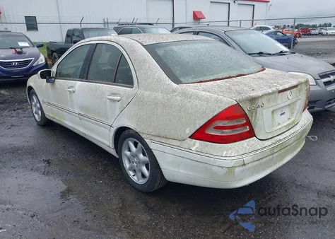 2004 Mercedes-Benz C 240 4Matic z USA, uszkodzony, nr VIN WDBRF81J54F470702